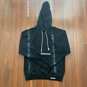 Men’s dri fit pull over basketball hoodie in black. Size S. Never worn.